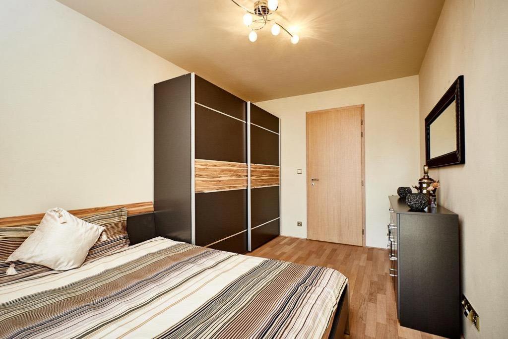 Luxury Apartment In Prague And Free Parking Exterior foto